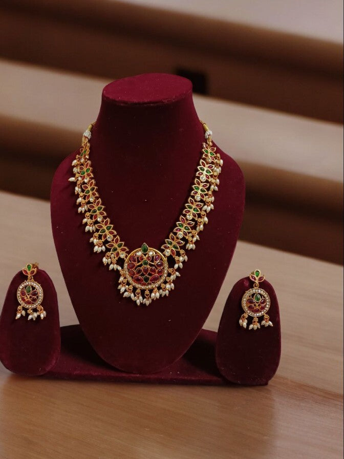 Kyra Temple Jewellery Set