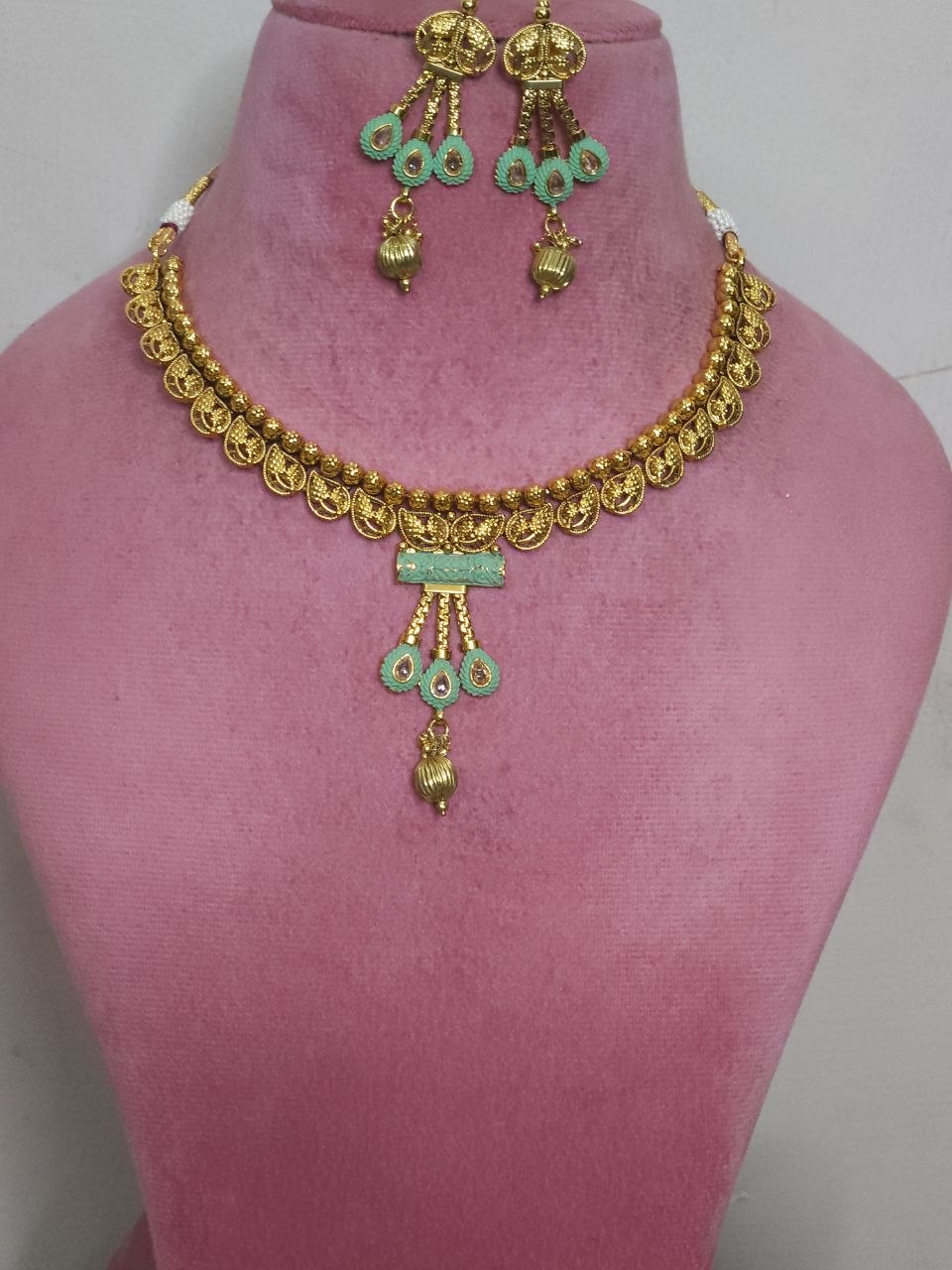 Leaf Pattern Meenakari Gold Temple Necklace