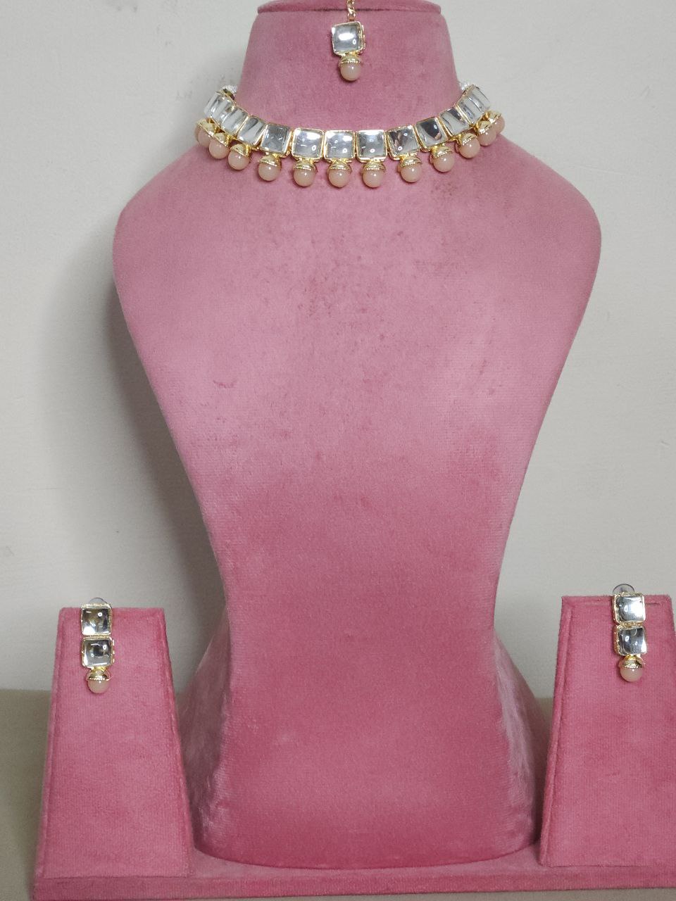 Peach Pearl Glass Choker Necklace