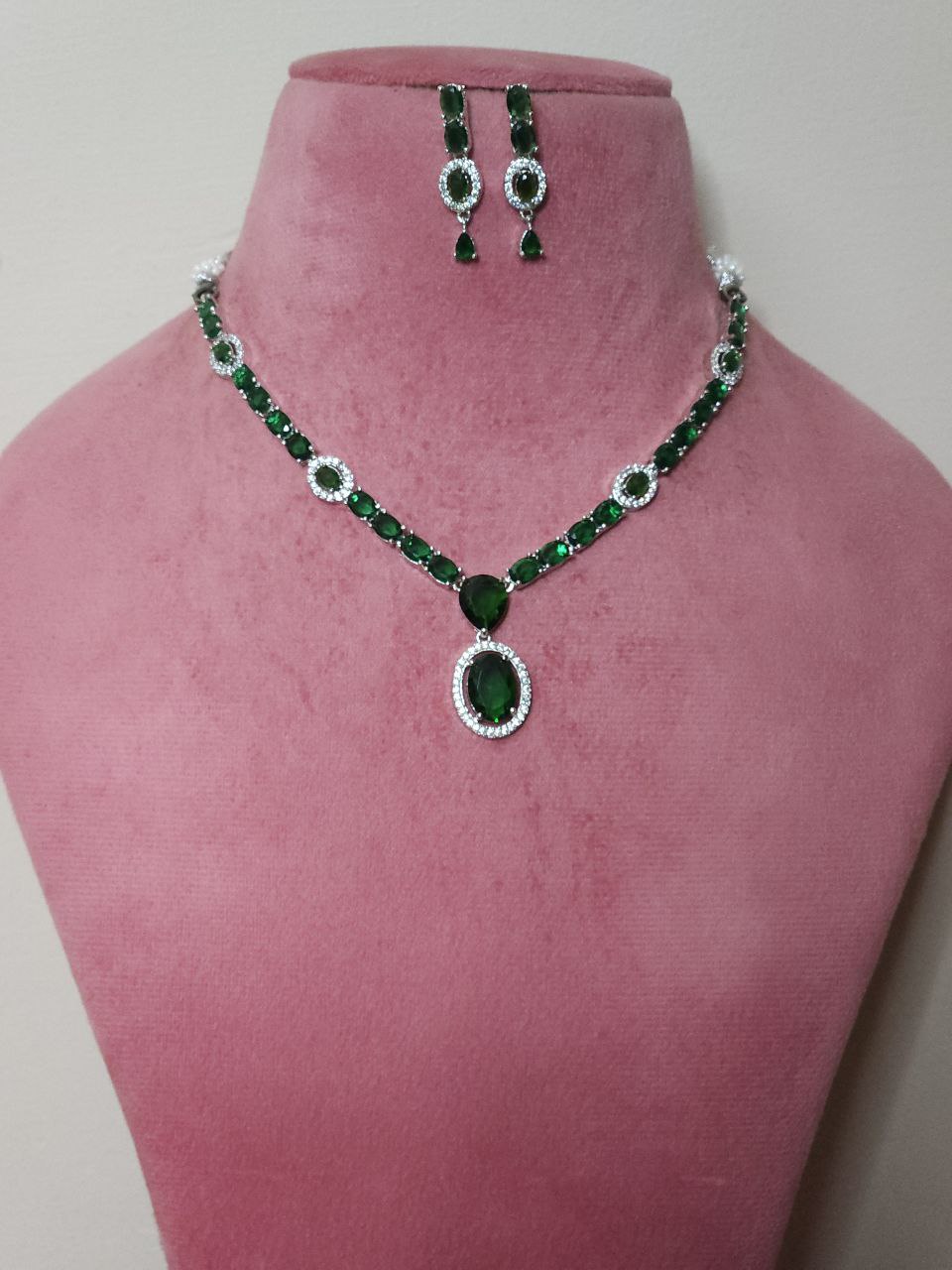 Sleek Green AD Necklace