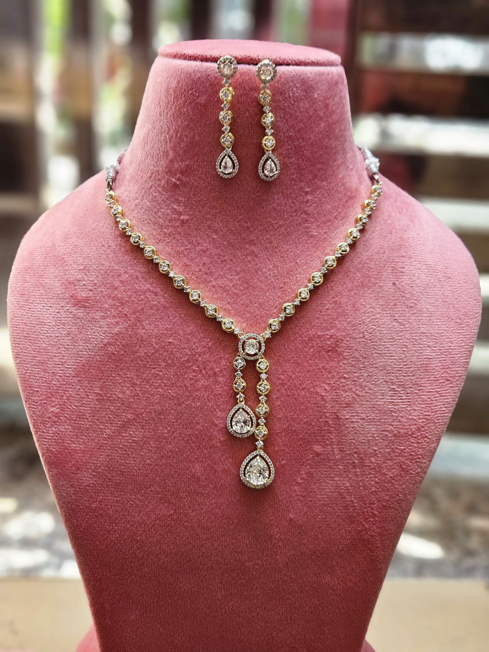 Gold Tie Look Diamond Set