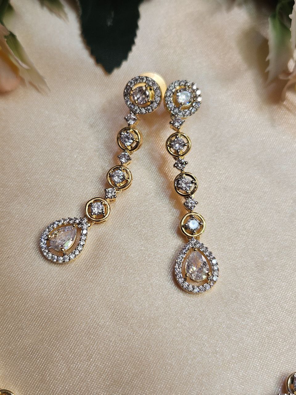 Gold Tie Look Diamond Set