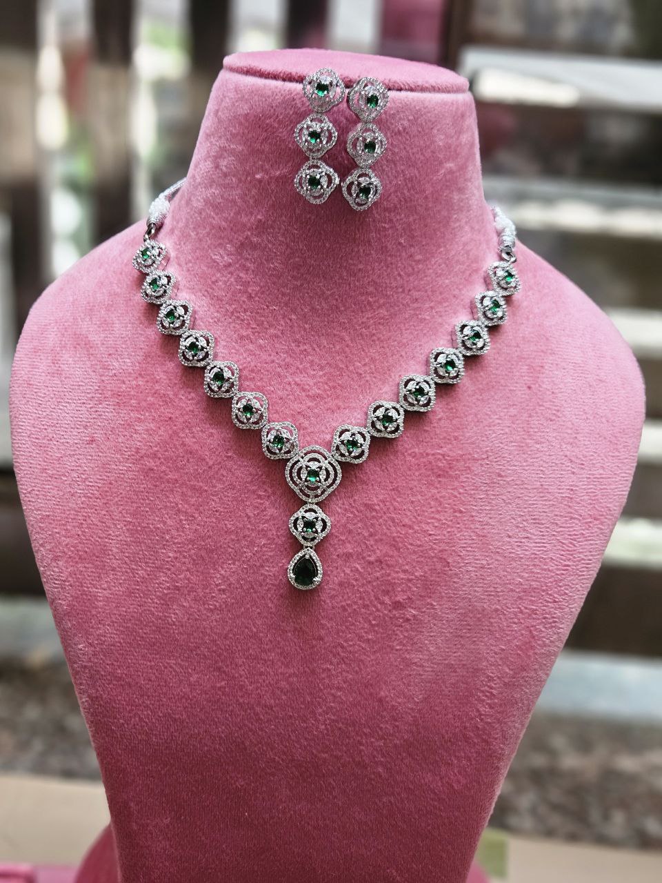 V Neck Flower AD Set