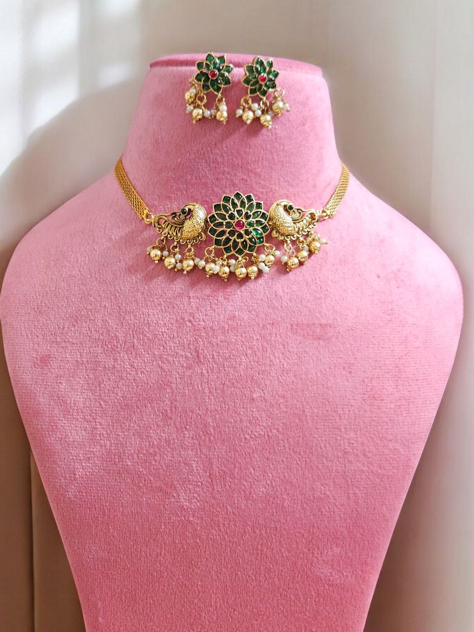 Oviya Peacock Choker