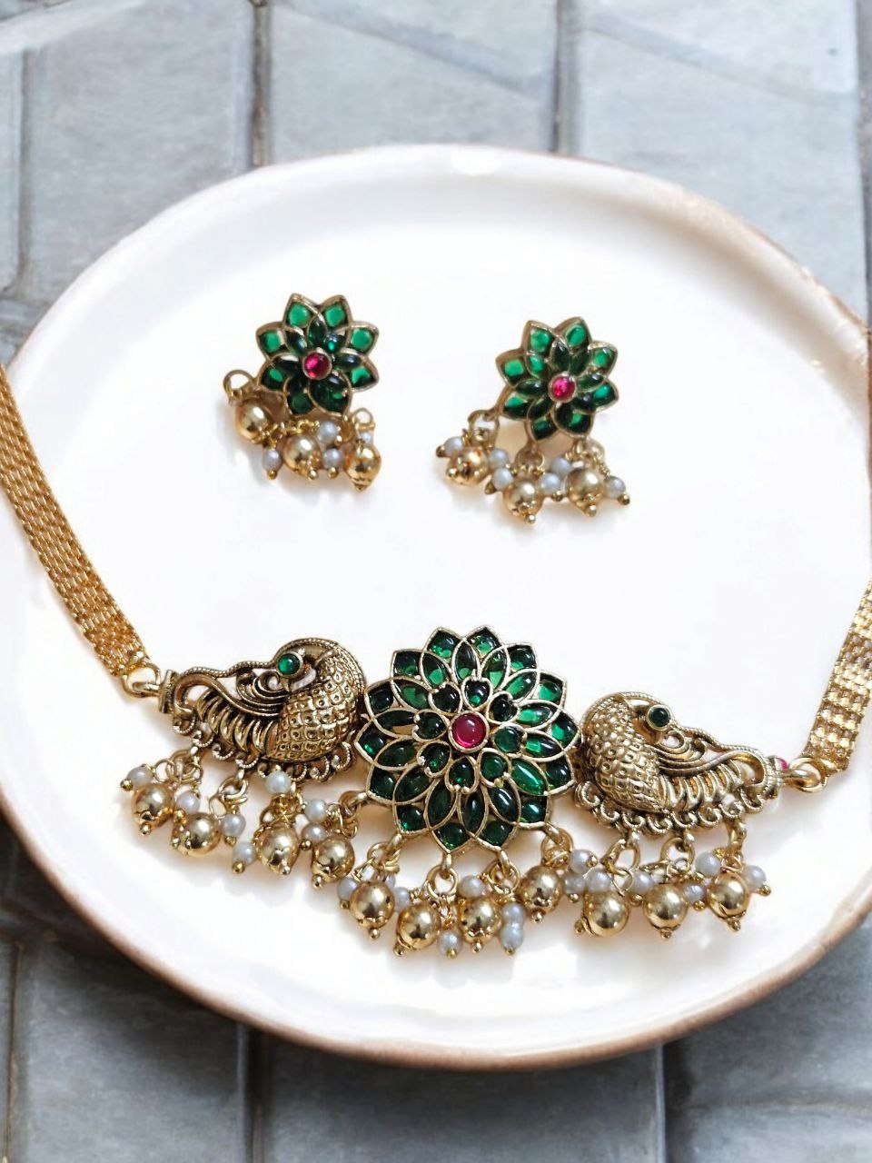 Oviya Peacock Choker