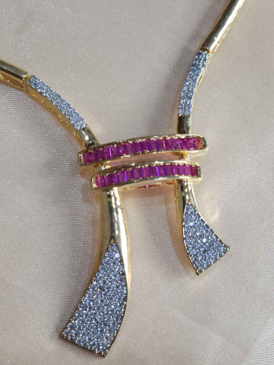 Diamond-Look Designer Gold Hasli