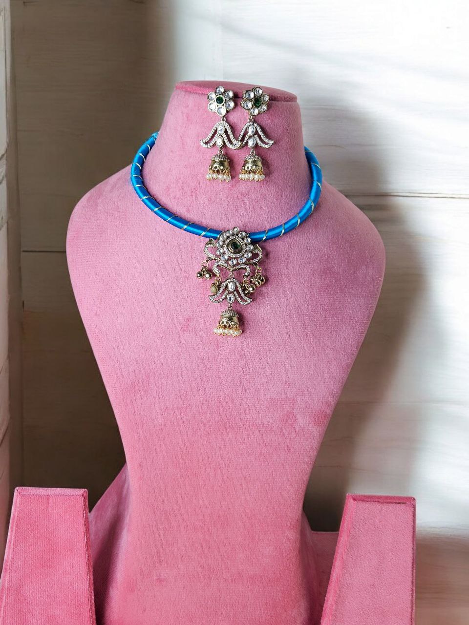 Blue Moissanite Hasli