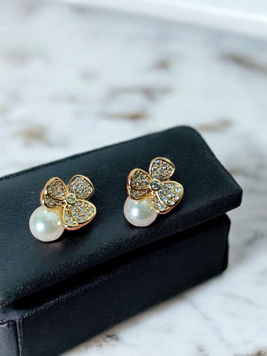 Aachal Pearl Earrings