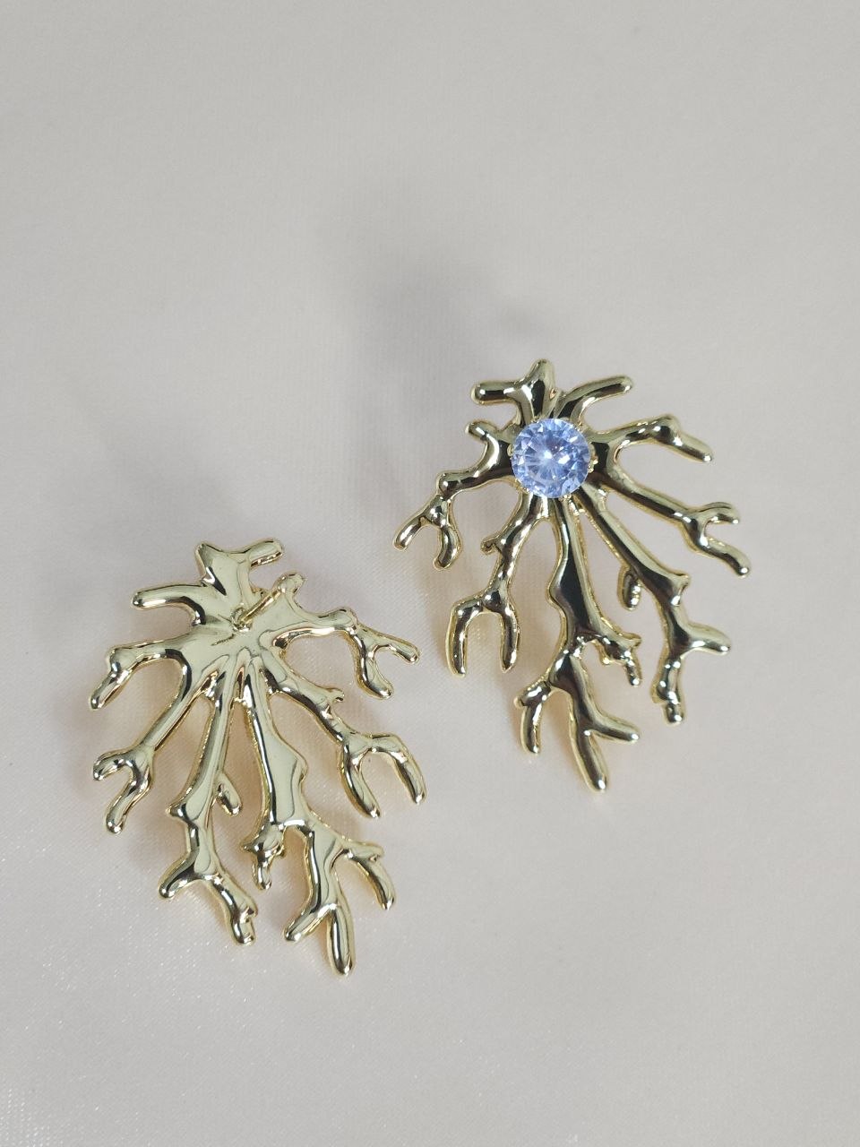 Gold Solitaire Western Premium Earrings