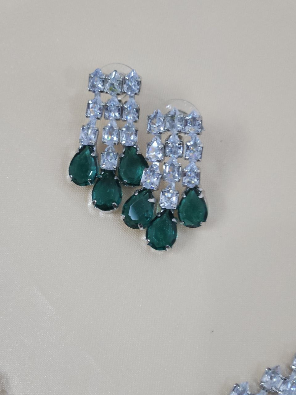 V-Neck Diamond Rama Green AD Necklace [Blue/Wine Red]