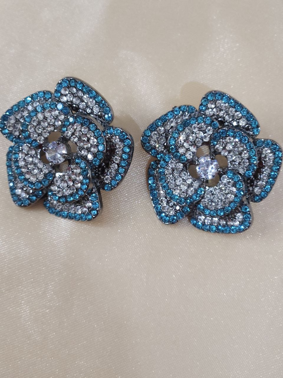 Celebrity Flower Royal Blue Luxe Y-Shape AD Necklace [Premium]