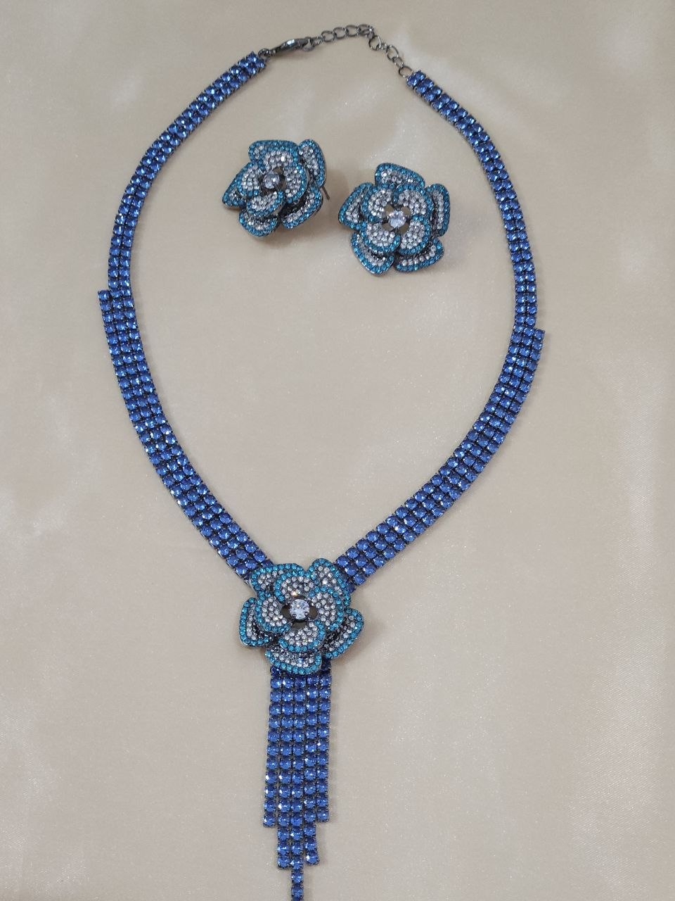 Celebrity Flower Royal Blue Luxe Y-Shape AD Necklace [Premium]