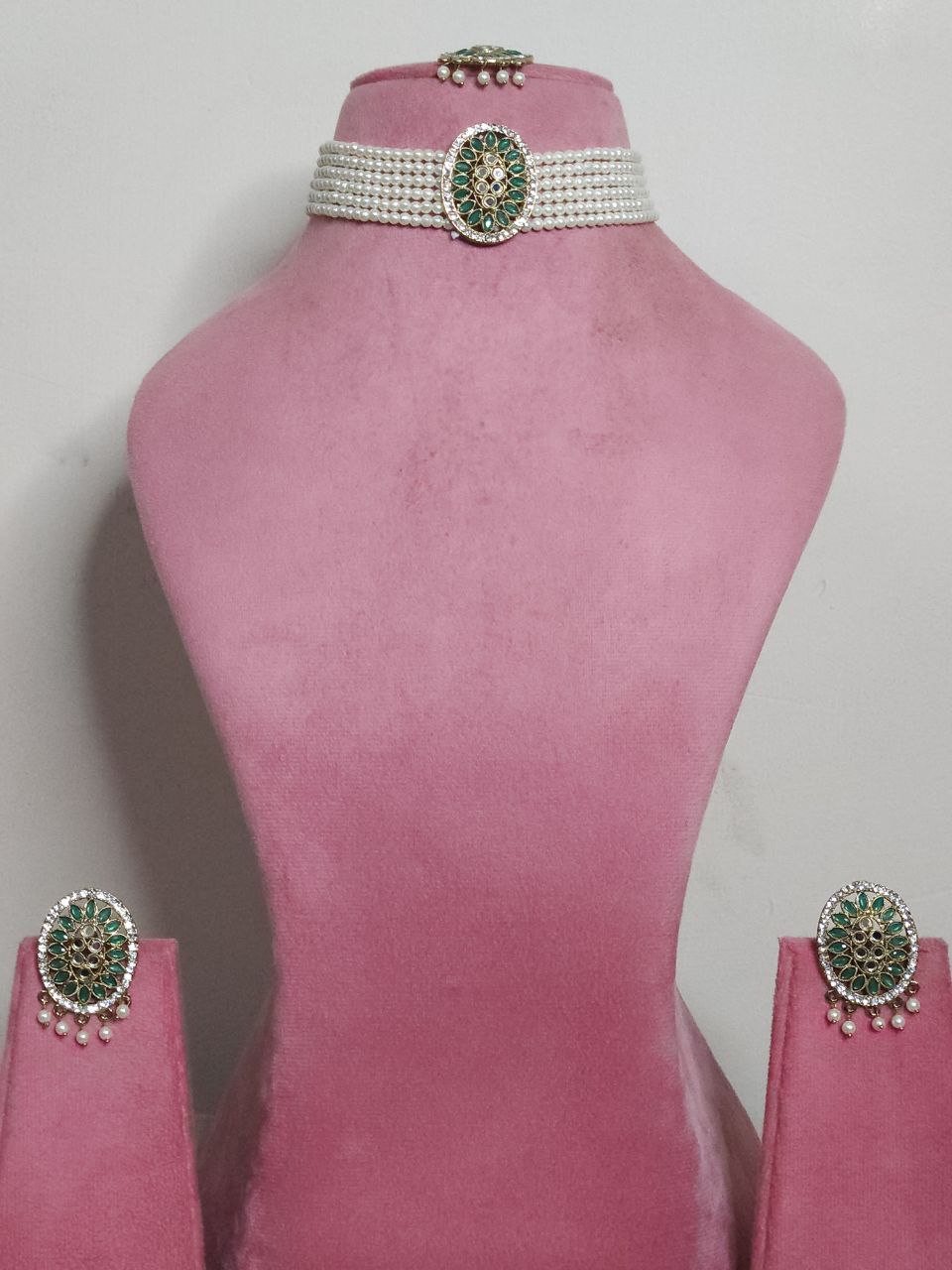Green Mirror Pearl Choker