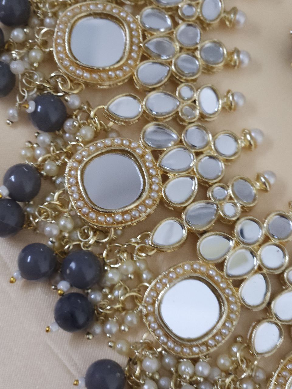 Grey Mirror Pearl Necklace