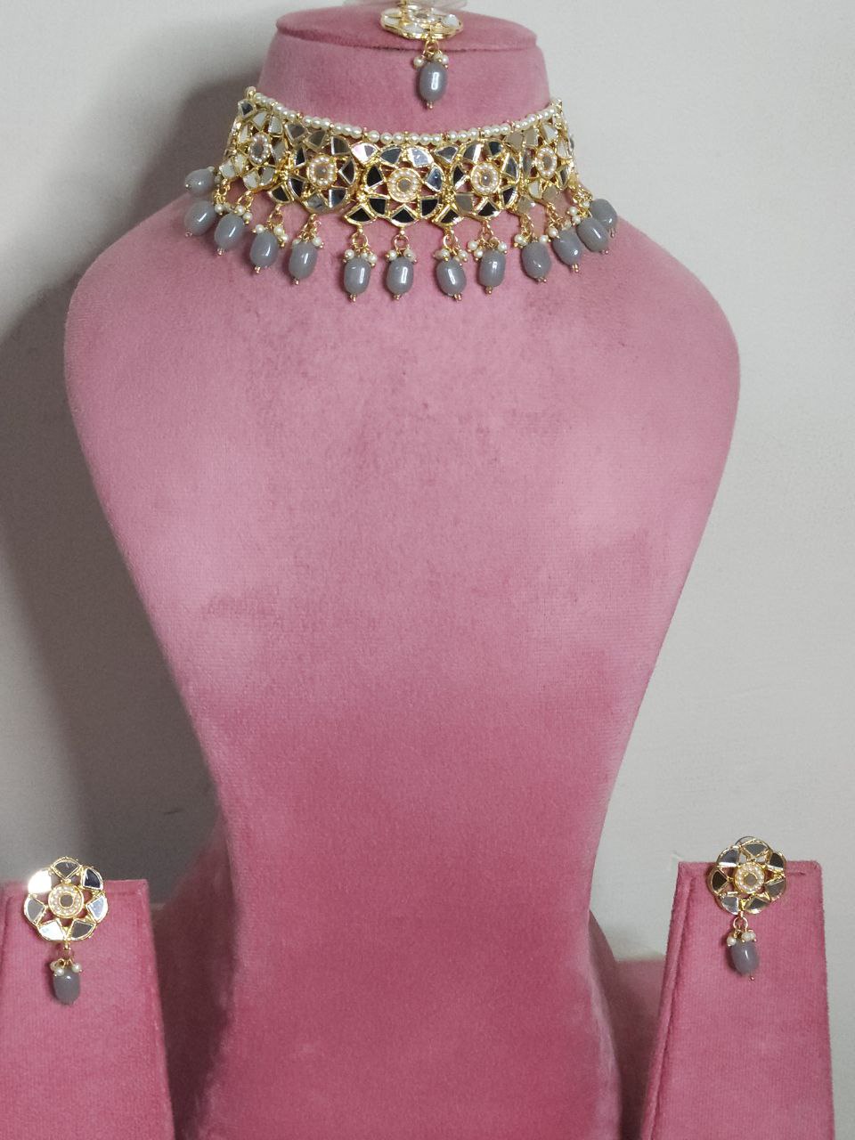 Grey Mirror Pearl Choker Necklace
