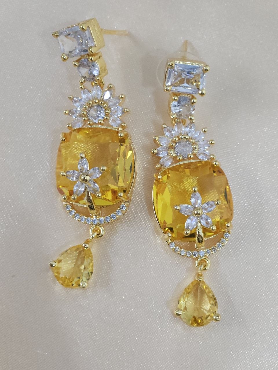 Yellow Overlay Flower AD Necklace [Premium]