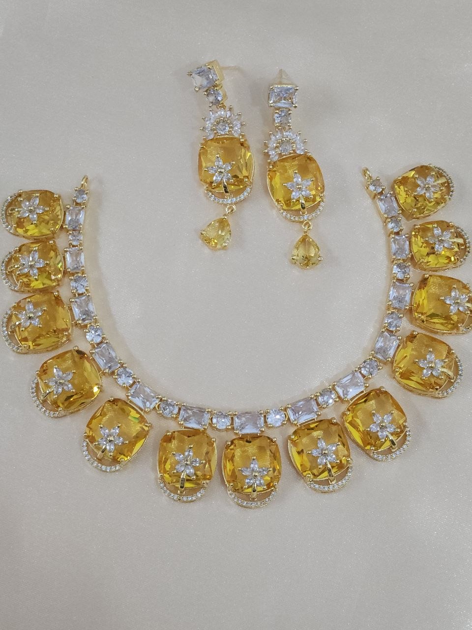 Yellow Overlay Flower AD Necklace [Premium]