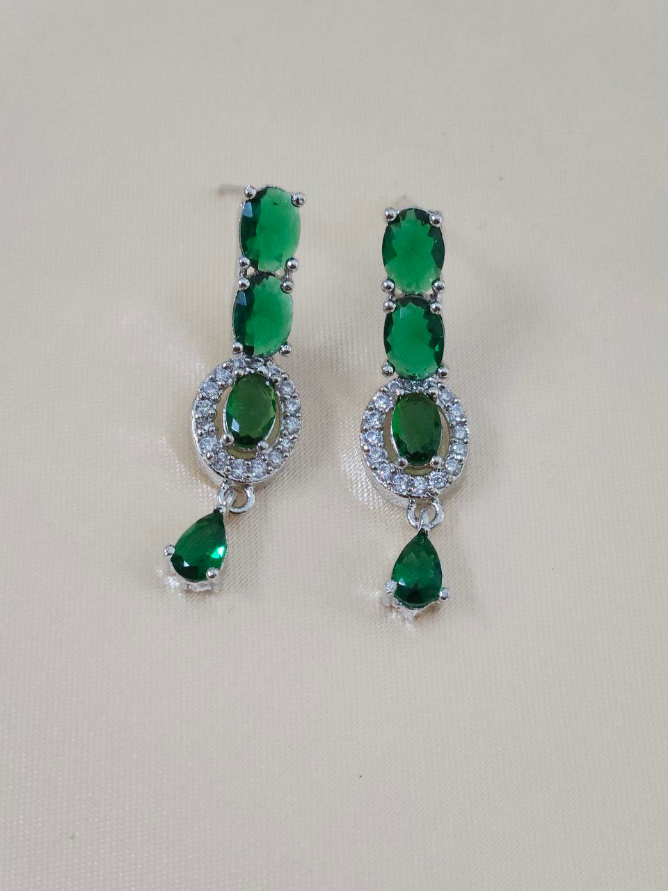 Sleek Green AD Necklace