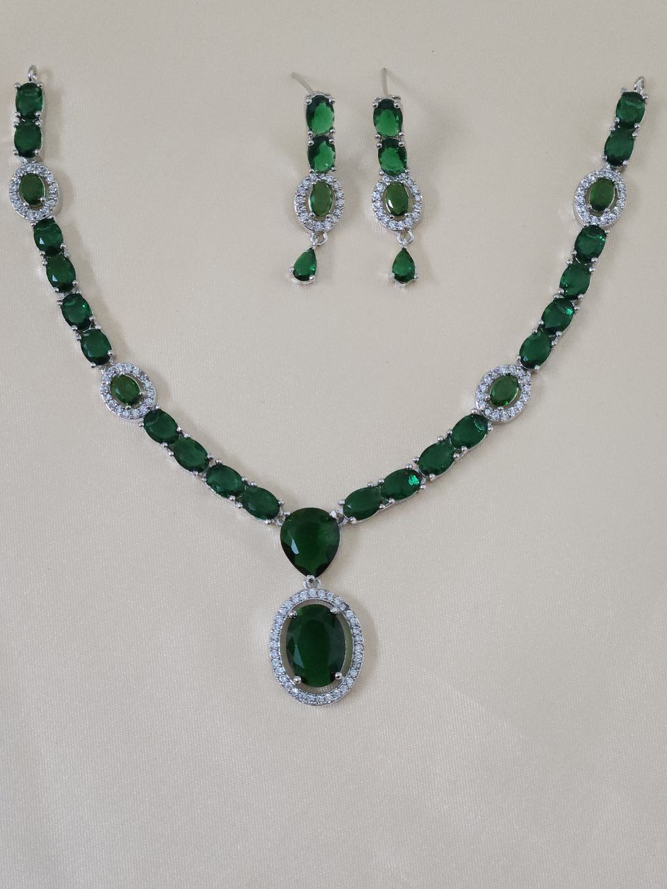 Sleek Green AD Necklace