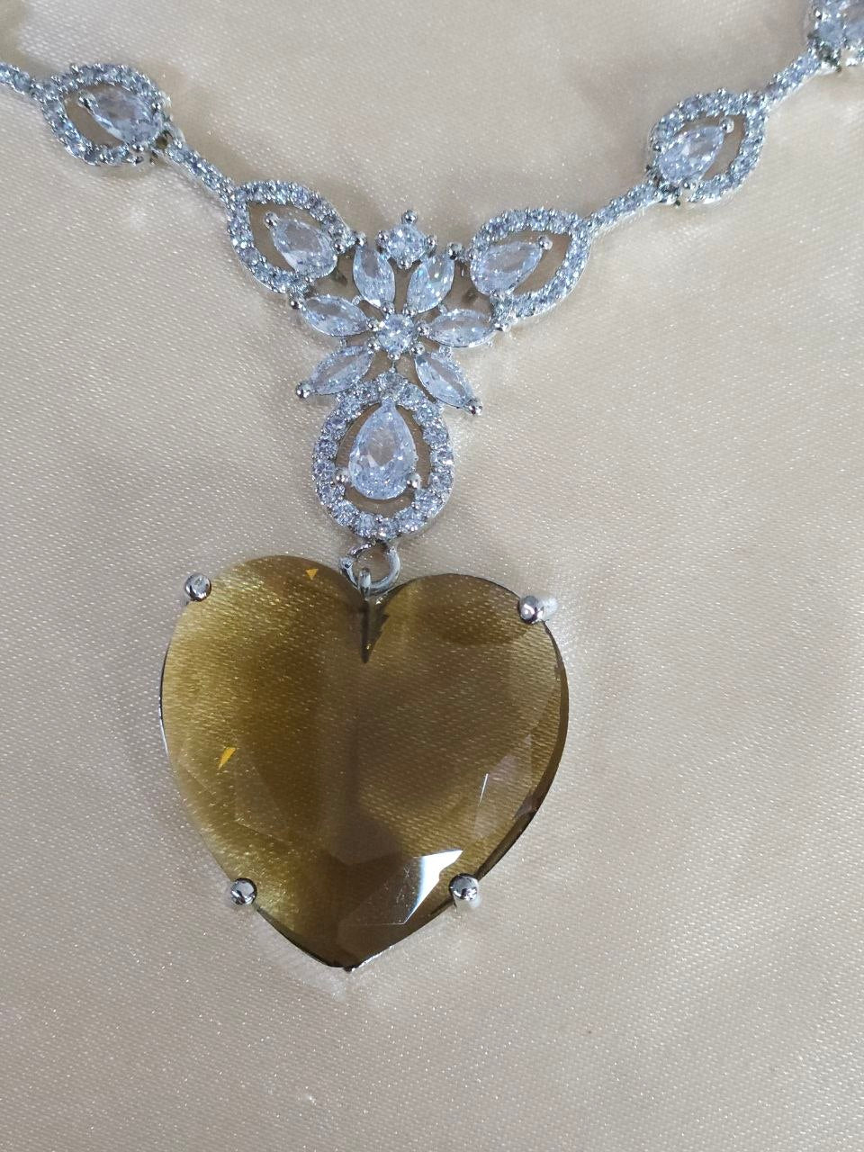 Amber Heart-Shape AD Necklace [Premium]
