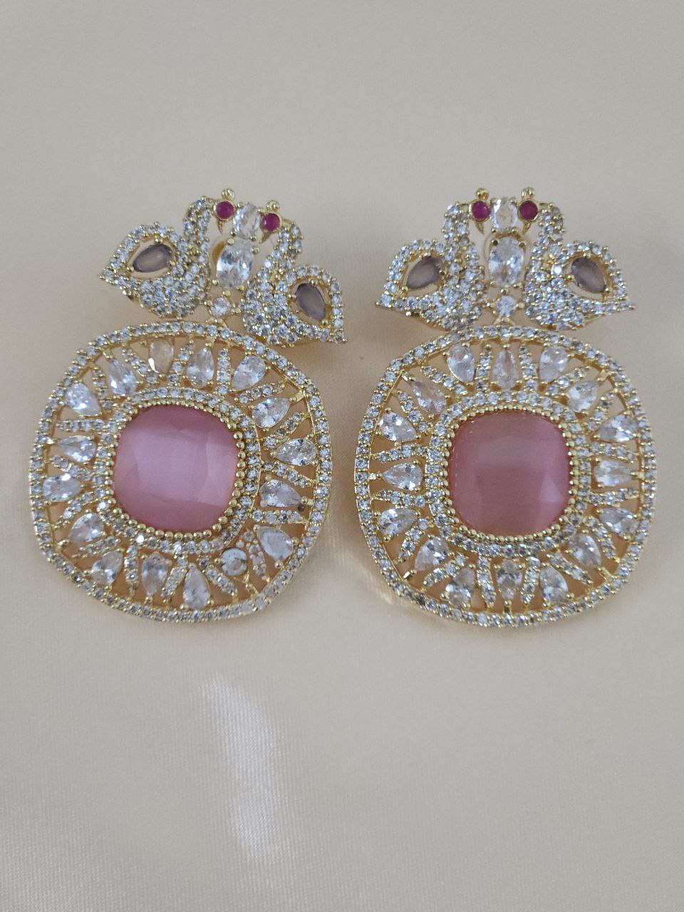 Celebrity-Inspired Peacock AD Necklace