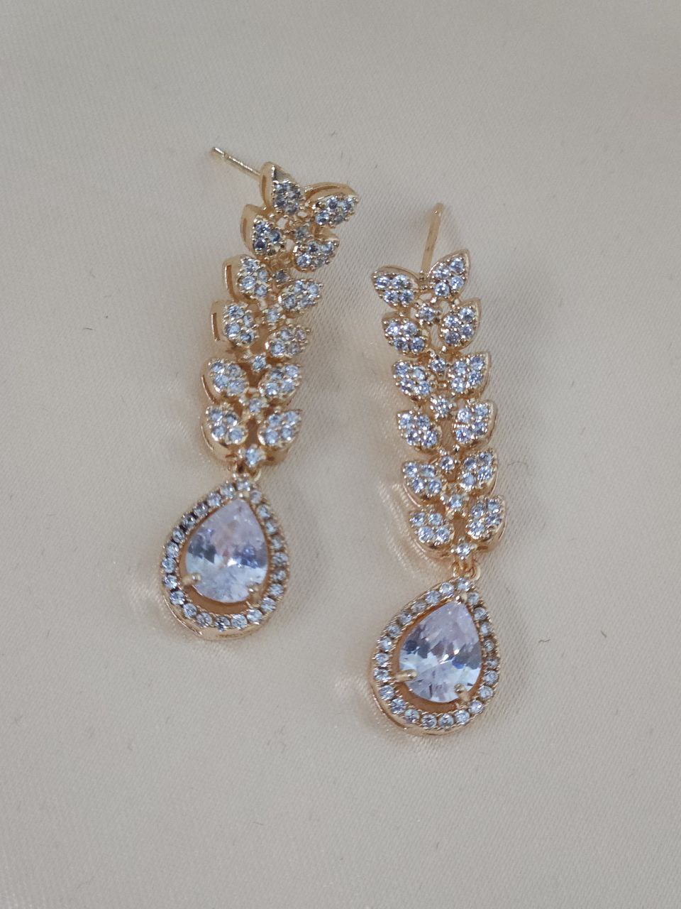 Tanishq Rose Gold V-Shape AD Necklace