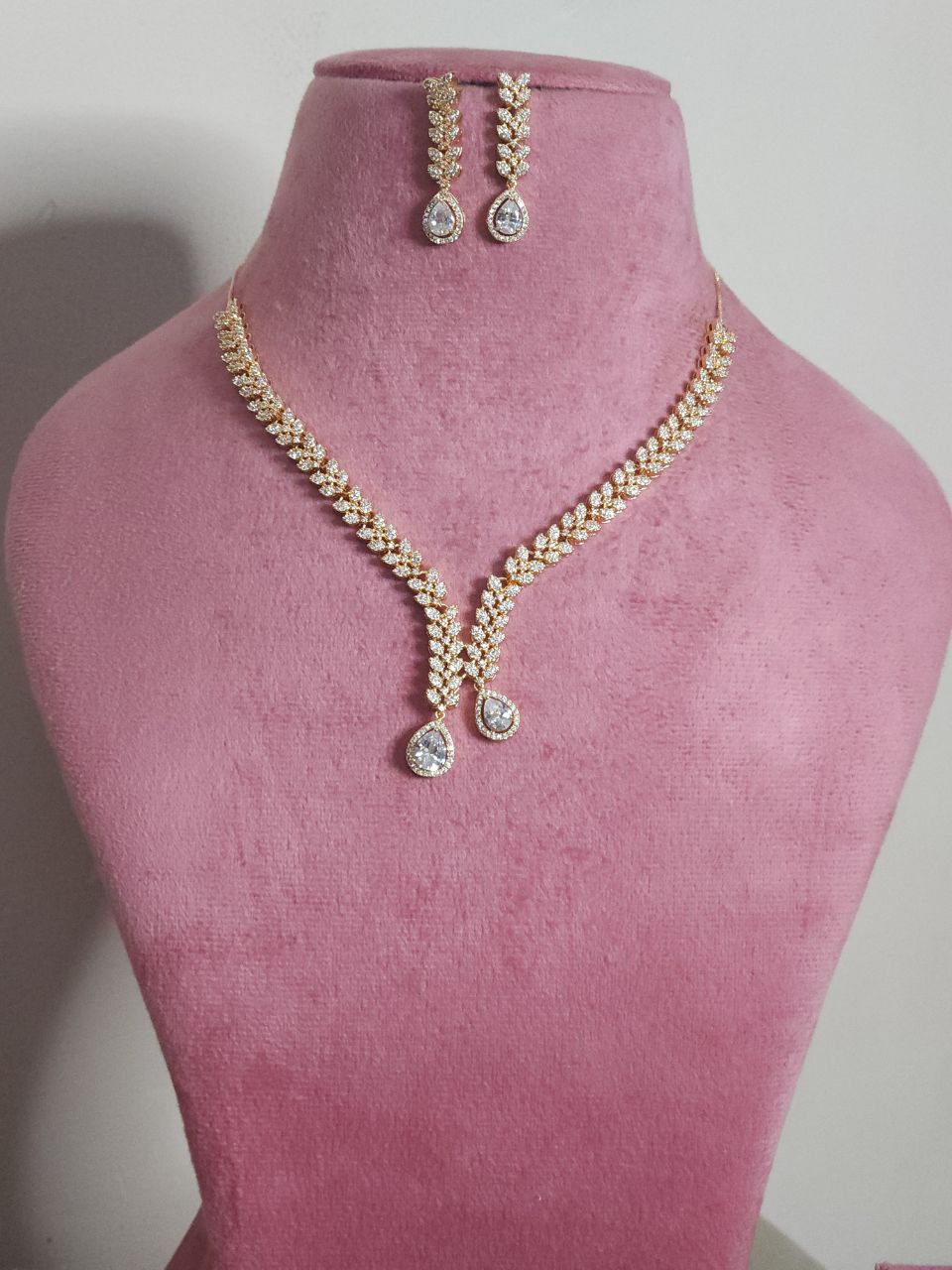 Tanishq Rose Gold V-Shape AD Necklace