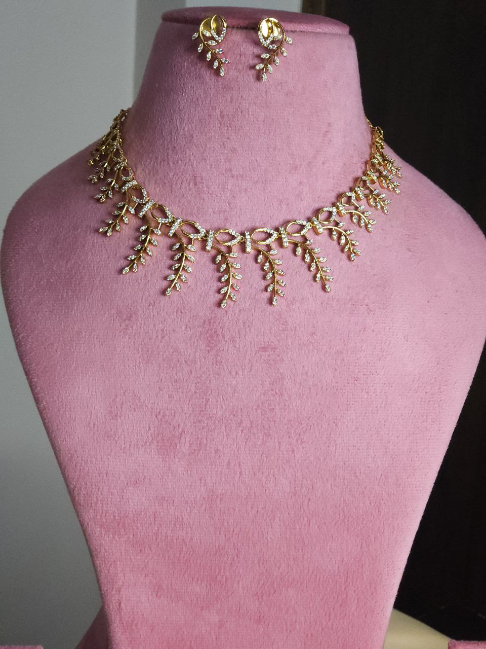 Premium Gold Leaf Pattern AD Necklace