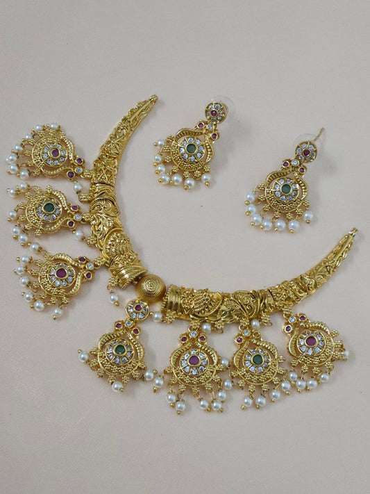 Radha Gold Kanthi Hasli necklace