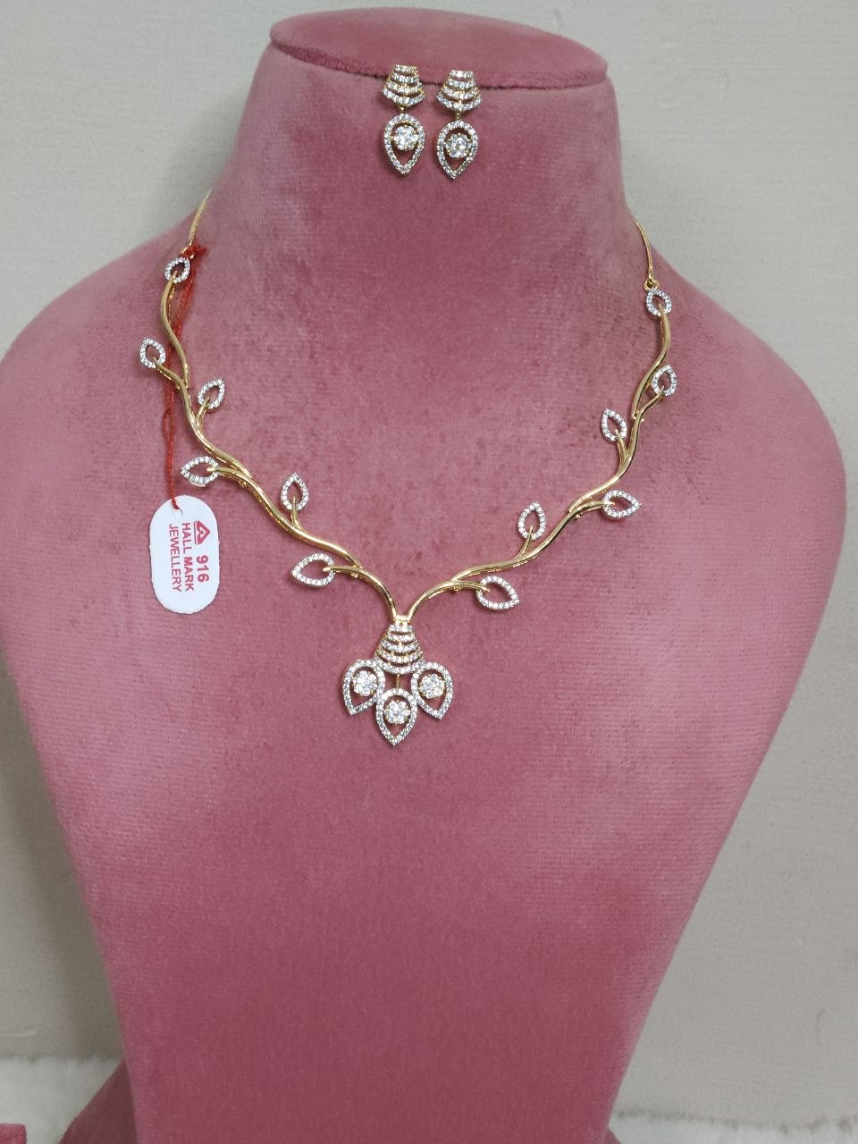 Tanishq Leaf-Pattern AD Necklace [Premium]