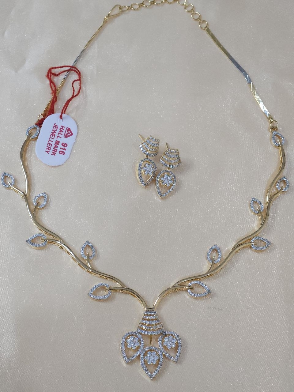 Tanishq Leaf-Pattern AD Necklace [Premium]
