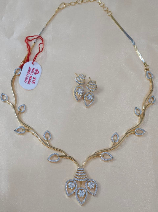 Leaf-Pattern 22 Carat Gold Polish AD Necklace [Premium]