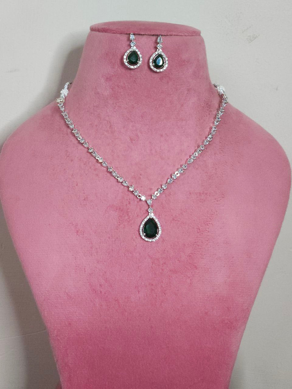 V-Shape Green AD Necklace