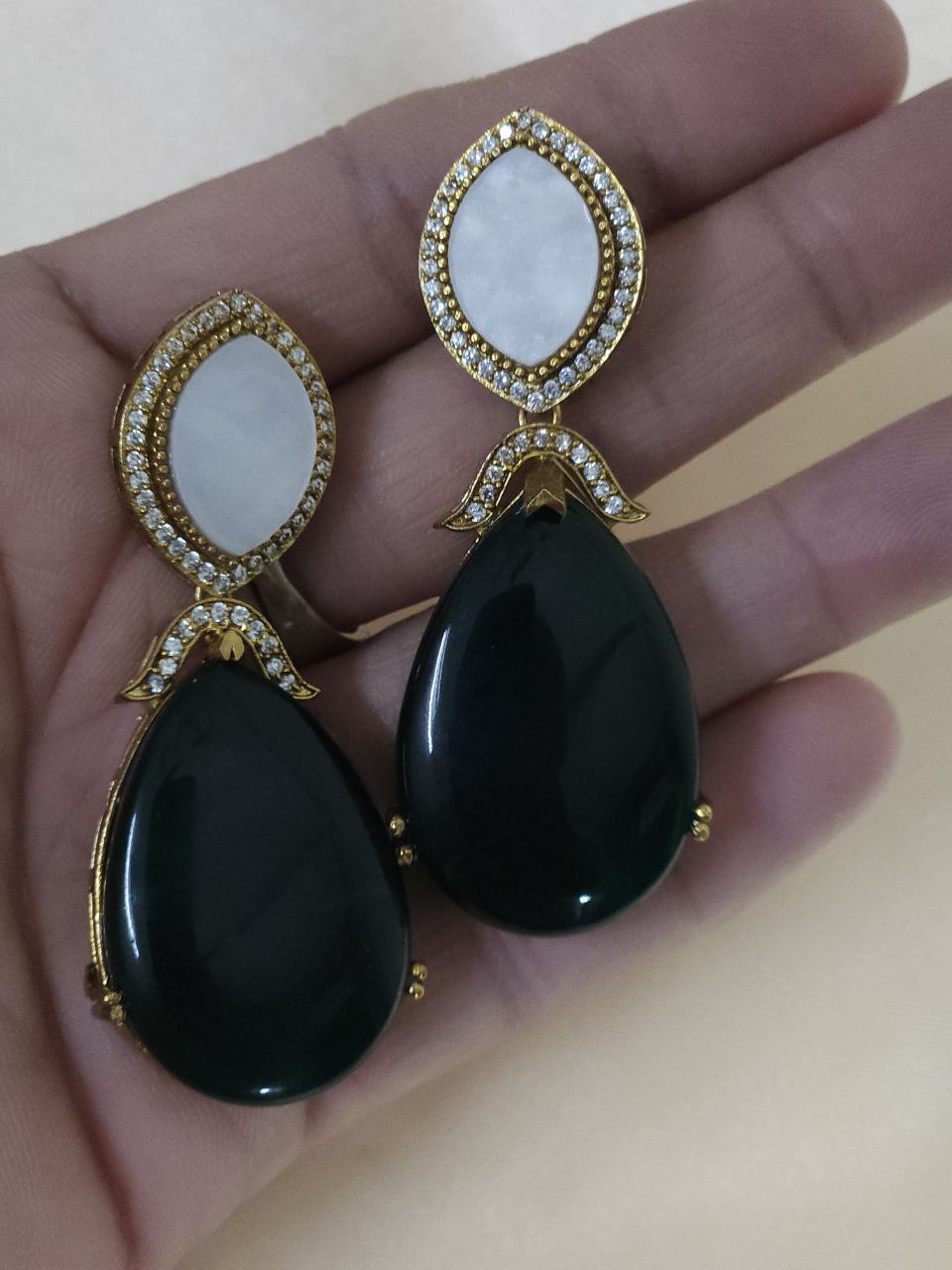 Mother of Pearl Green Long Antique Necklace