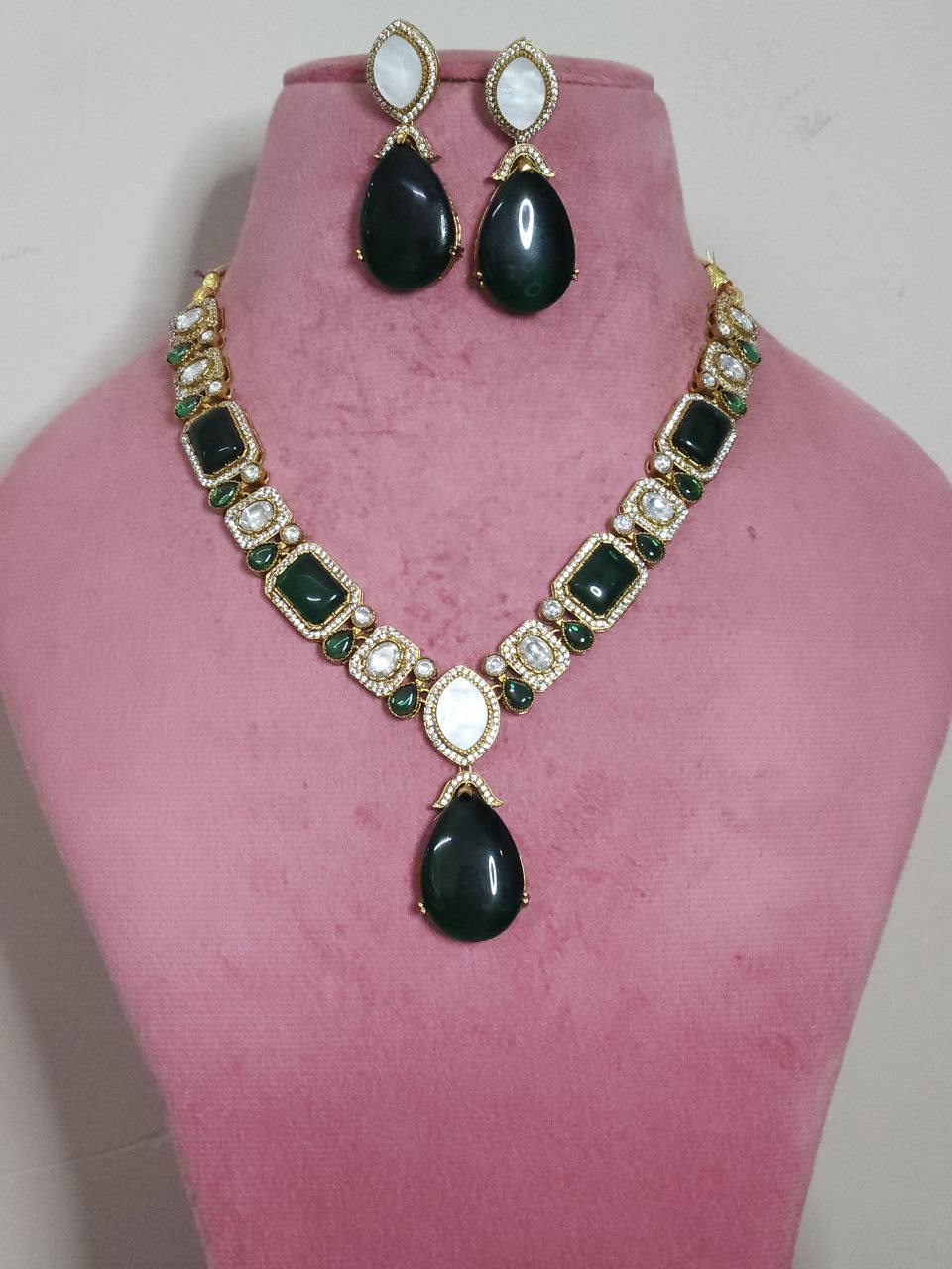 Mother of Pearl Green Long Antique Necklace