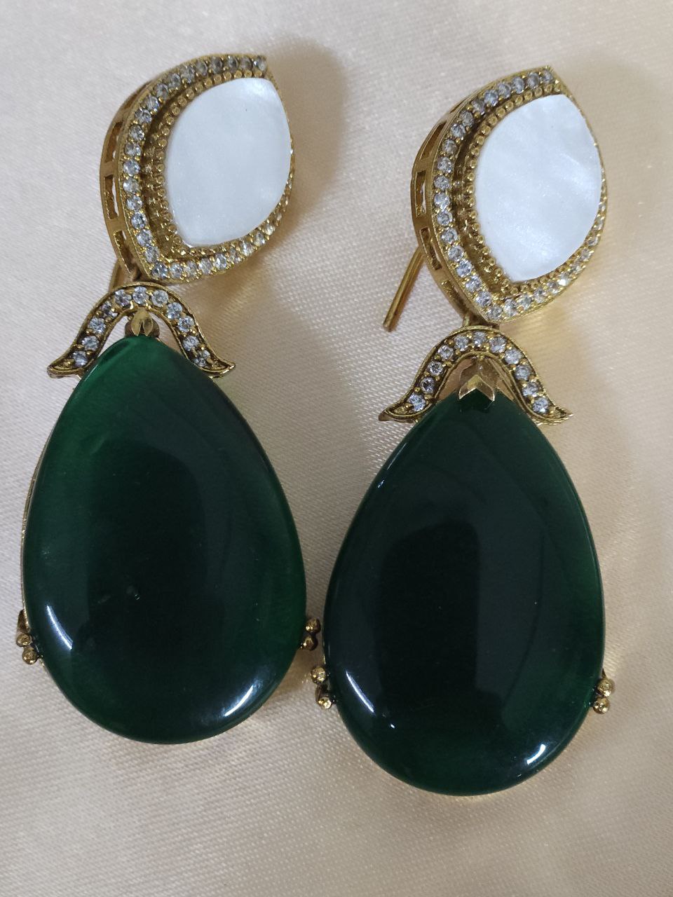 Mother of Pearl Green Long Antique Necklace