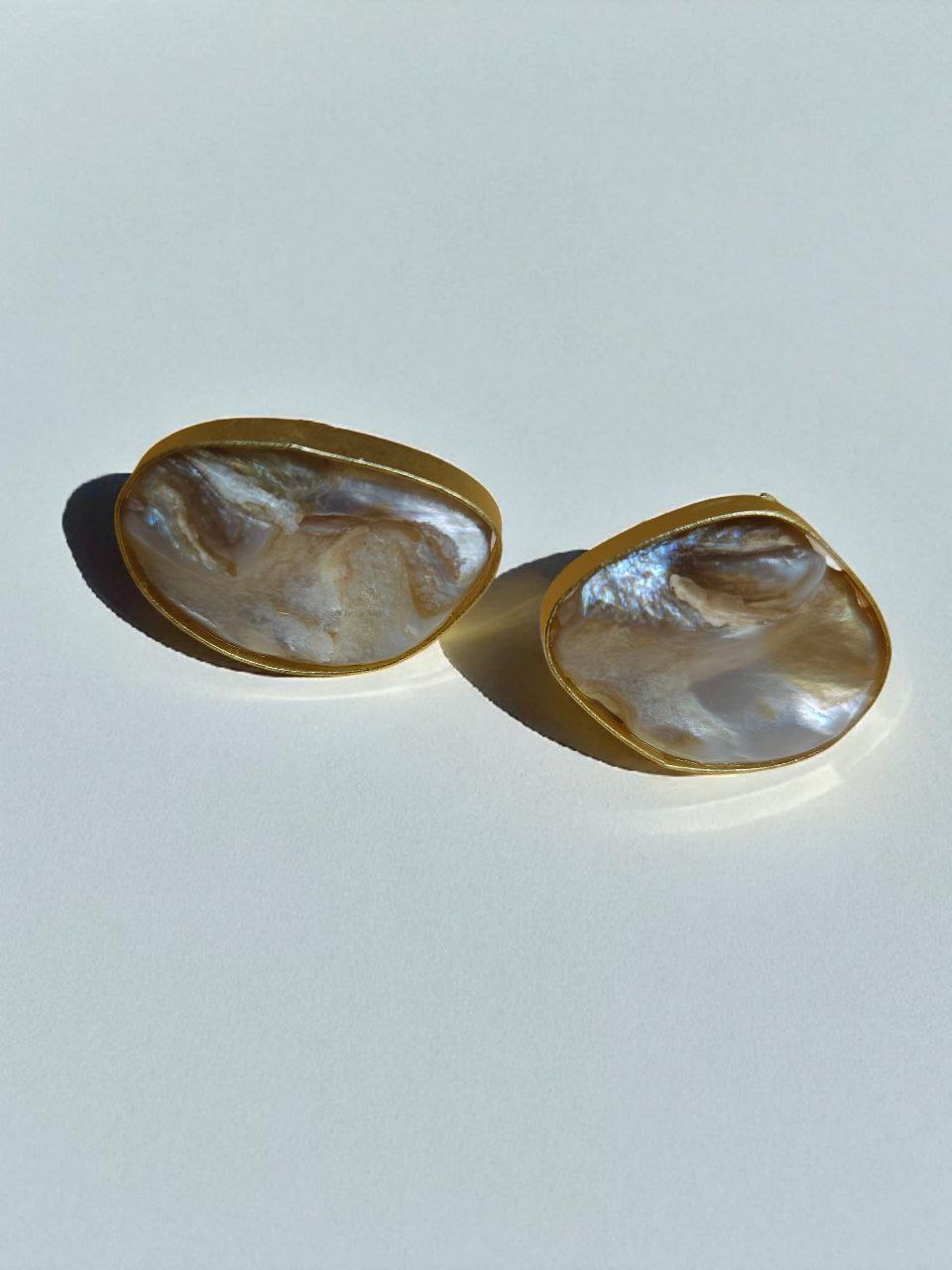 Mother of Pearl Hasli