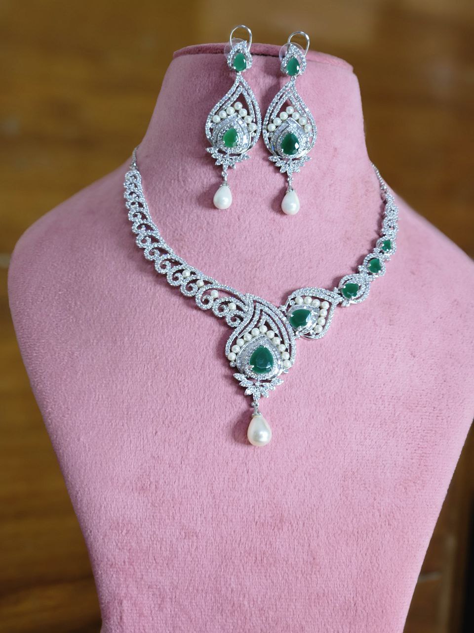 Tanishq Emerald Green Diamond Necklace